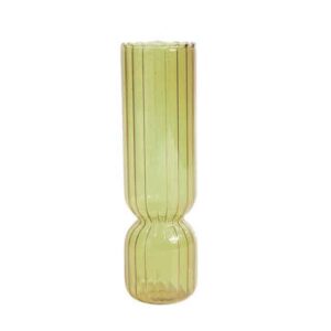cilindricheskaja granenaja dizajnerskaja vazochka vendy zheltogo cveta izgotovlena iz stekla v stile minimalizma 1
