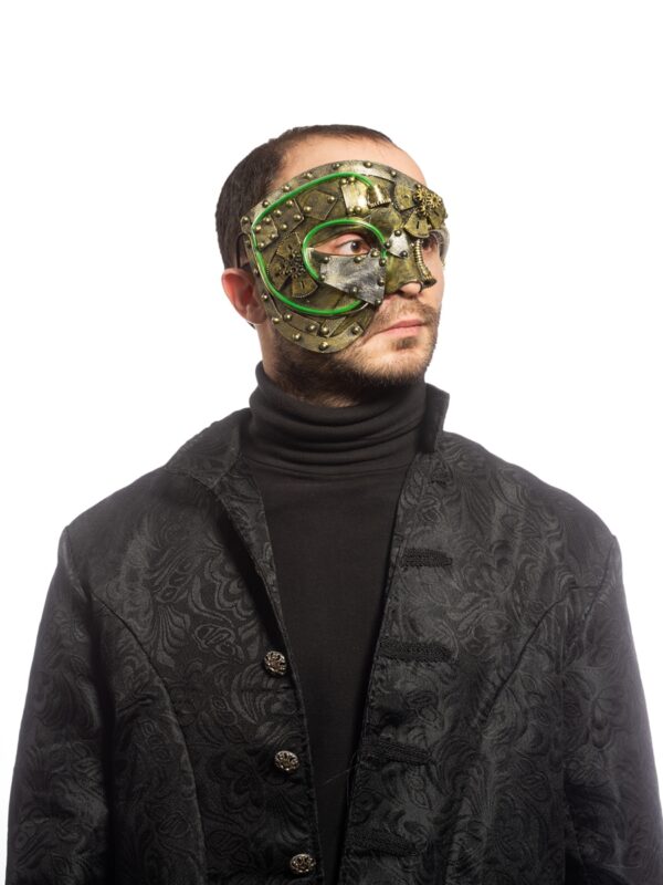 maska stimpank mednogo cveta na polovinu lica s podsvetkoj
