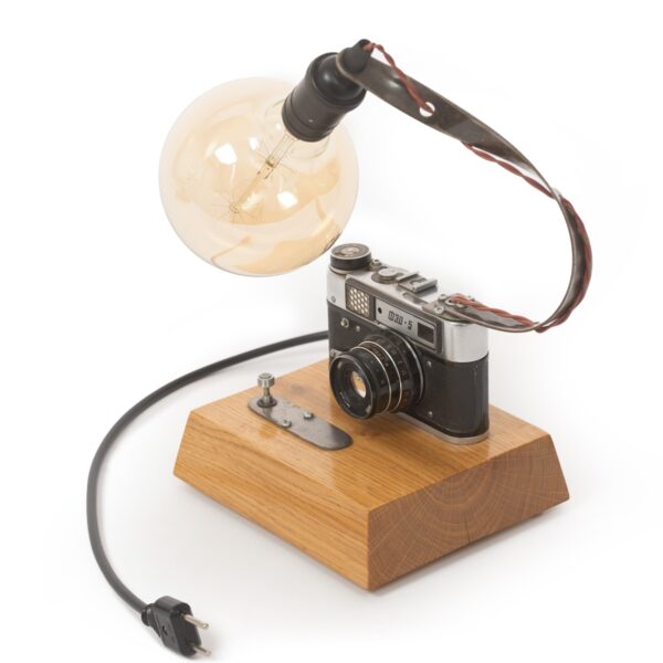 svetilnik nastolnaja lampa steampunk s odnoj lampoj jedisona s osnovaniem v vide fotoapparata 4