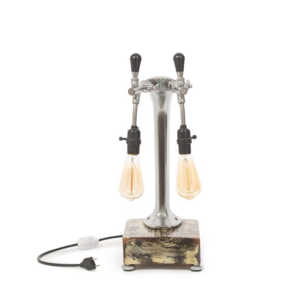 svetilnik nastolnaja lampa v stile stim pank dlja nalivki napitkov
