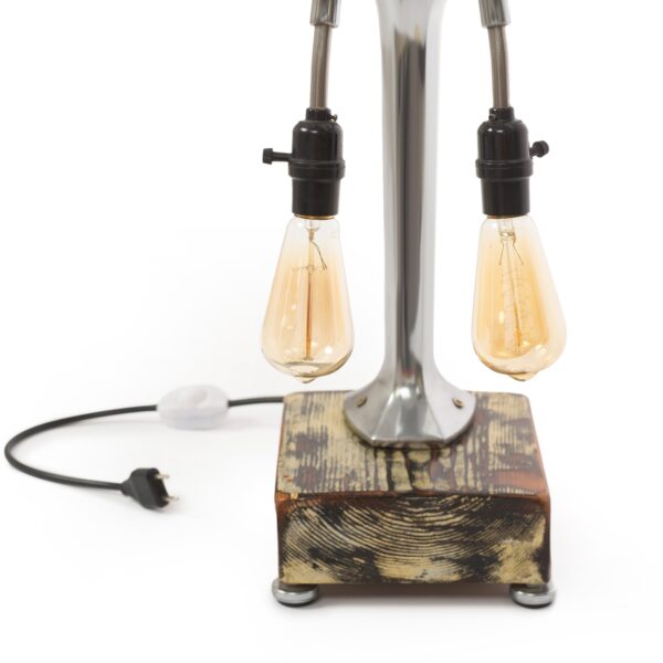 svetilnik nastolnaja lampa v stile stim pank s dvumja lampami