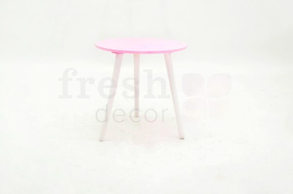 malenkij stolik na 3 nozhkax rozovogo cveta 1